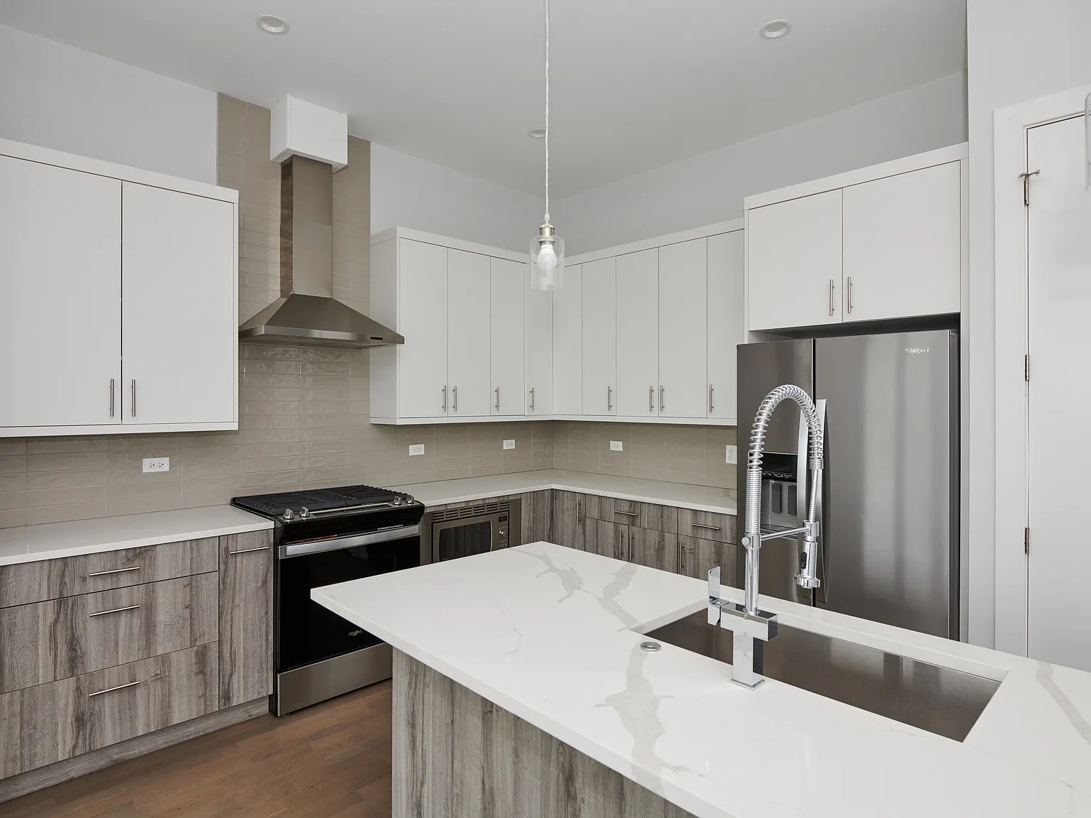 2 bed, 1040 sqft, $2,750 — Photo 4