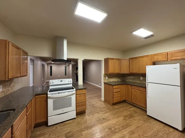 284 E Birch Ave, Coalinga, CA 93210