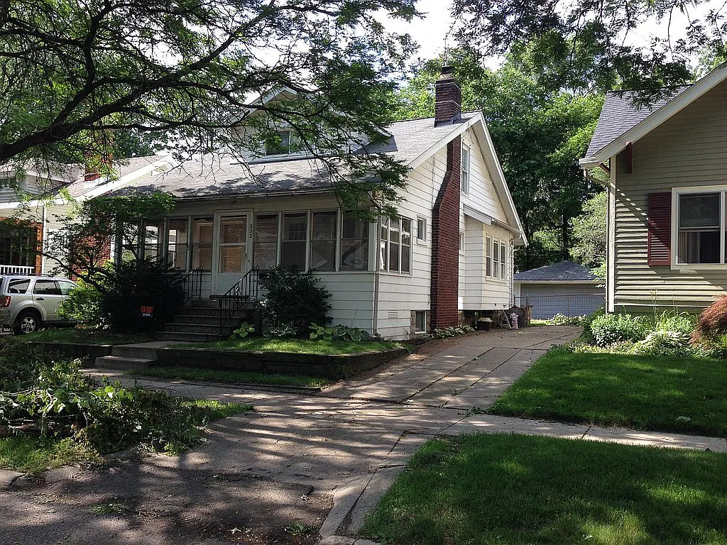 332 Leroy St photo 1