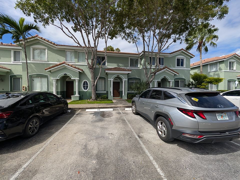 1st image of 2826 SE 16th Ave #115