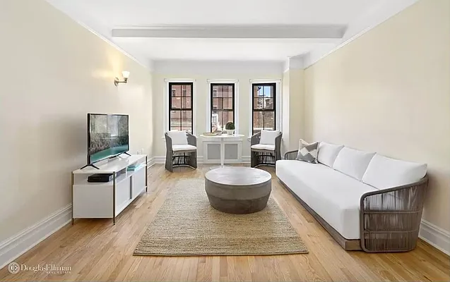Rented by Manhattan Realty Group | media 1