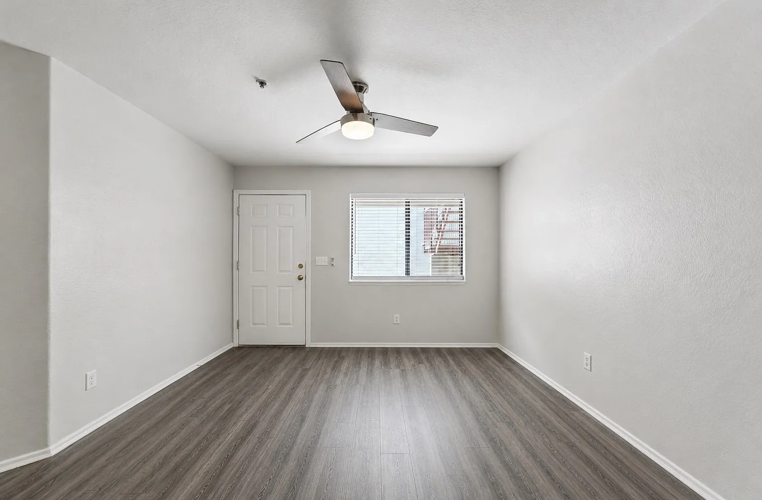 2 bed, 900 sqft, $1,450 — Photo 1