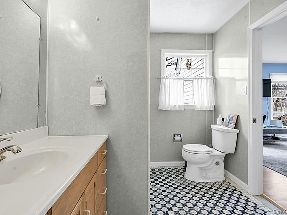 5th image of 5845 N Bayview Road