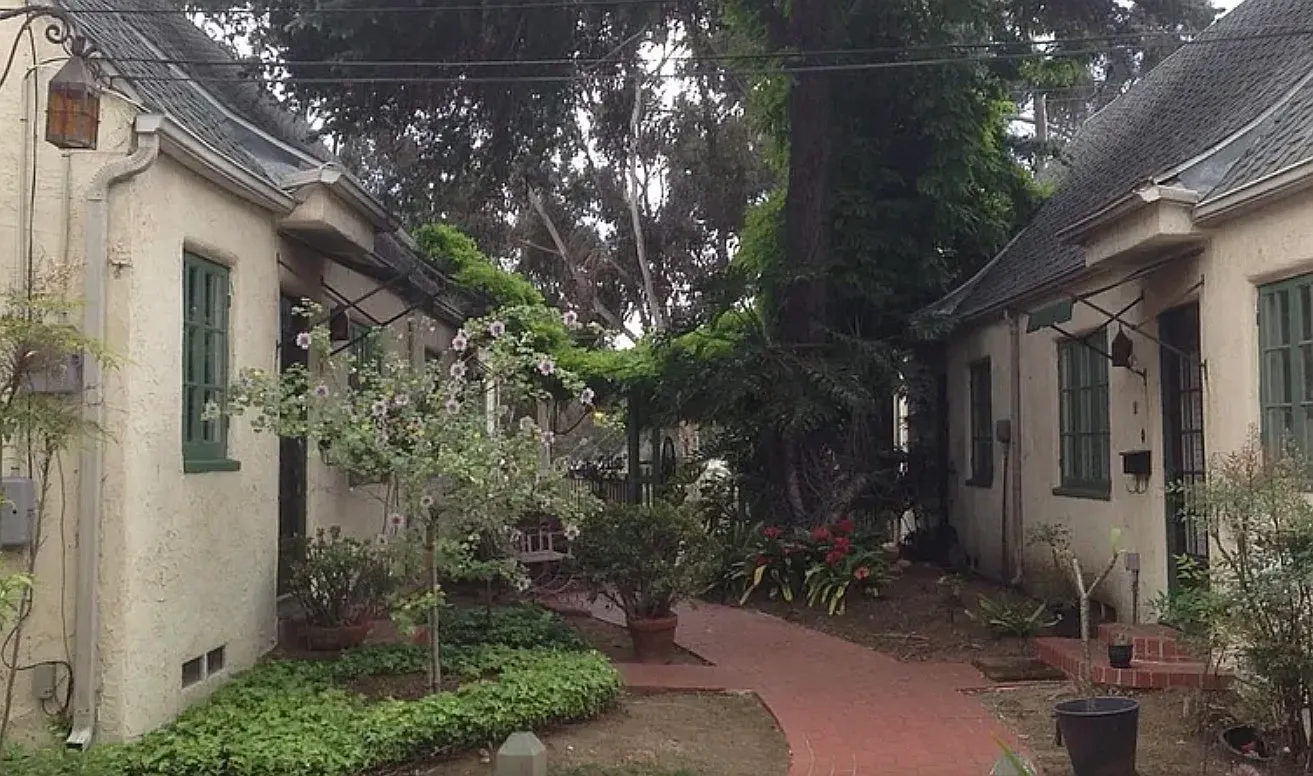 Studio, 500 sqft, $1,925 — Photo 2