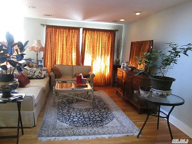 1st image of 40 Acorn Ponds Dr