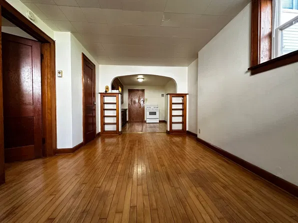 Park Whitney Lofts, 822 Pine St #3, Green Bay, WI 54301