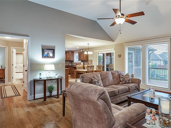 4th image of 4300 Stonegate Dr