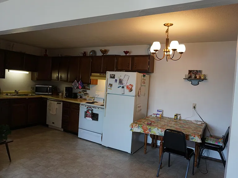 411 River St NE — Photo 5