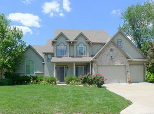 10505 River Hills Dr, Parkville, MO 64152