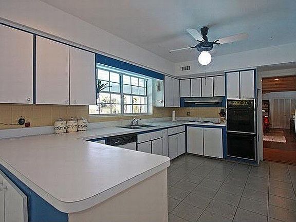 5th image of 4111 University Dr