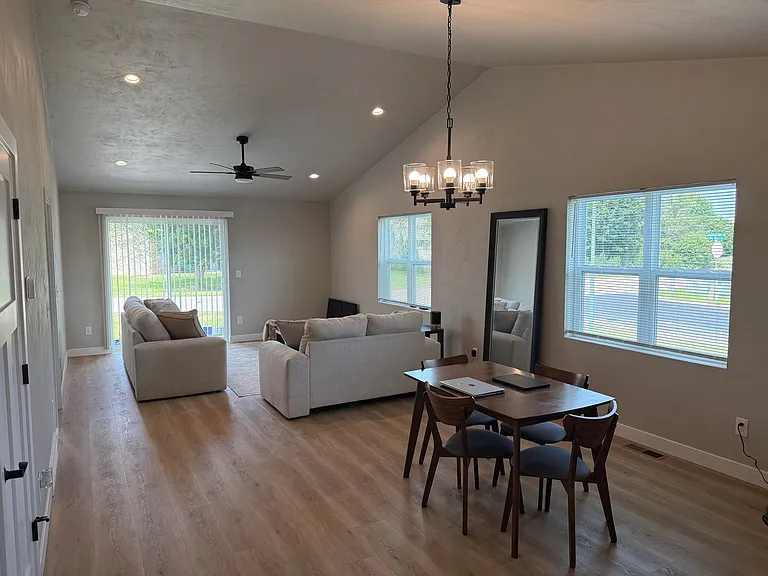 830 Highland Park Rd — Photo 1