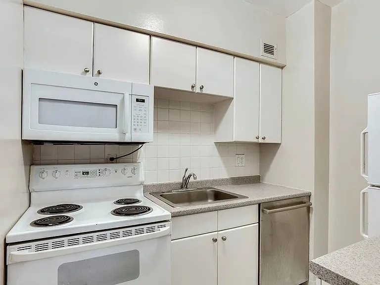 1711 Massachusetts Ave NW #103 — Photo 12