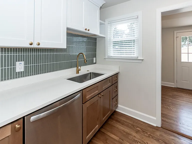 17 Vincent Dr #A — Photo 5