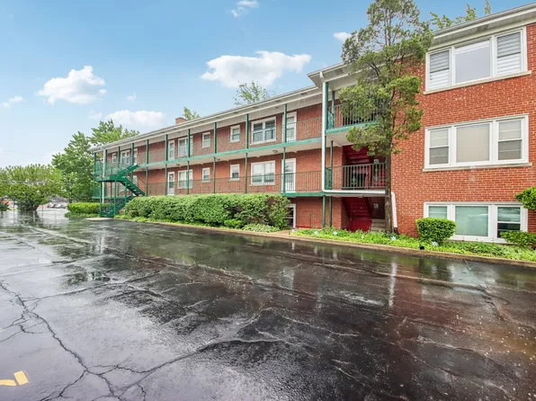 1855 Parkside Dr APT 8, Park Ridge, IL 60068