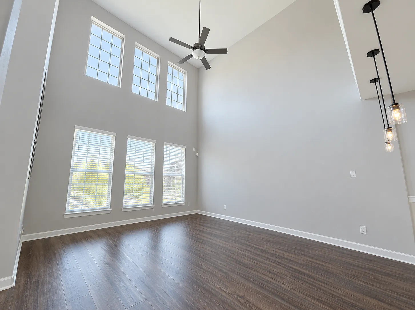 4 bed, 2676 sqft, $3,400 — Photo 3