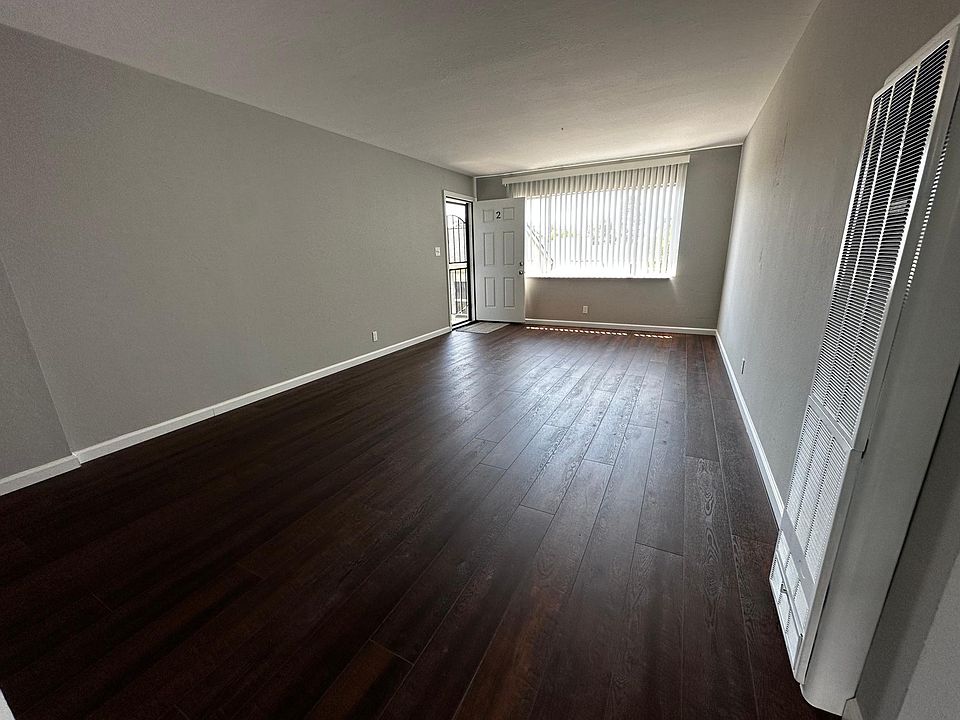 Large Living Room (view from kitchen)