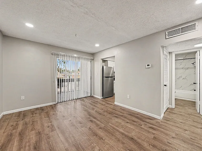 9208 N Connechusett Rd #D — Photo 13