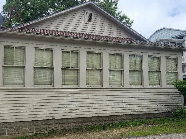 26 Island Avenue, Sanford, ME 04073