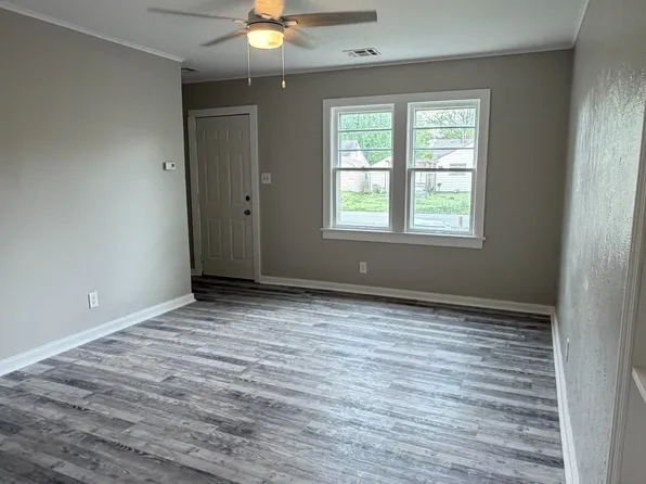 1904 Home Cir, Coffeyville, KS 67337