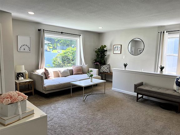 3rd image of 20543 Baird Ave