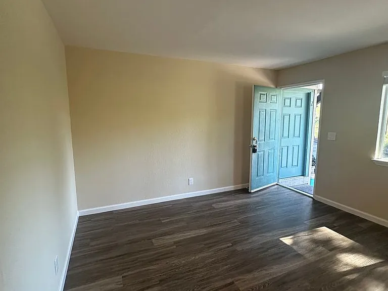 724 S 8th St — Photo 18