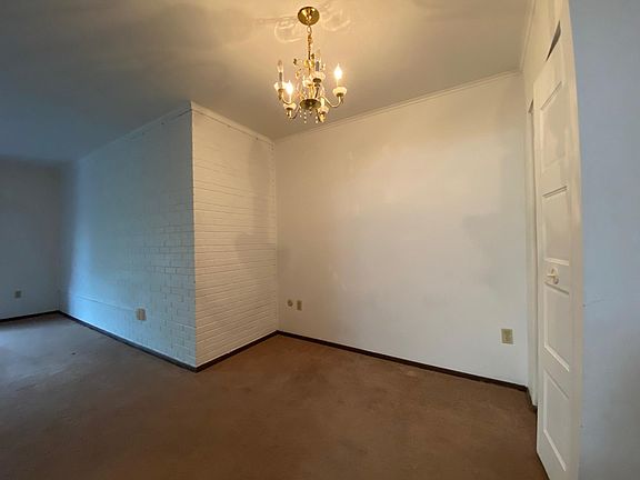 4th image of 1008 Thornberry Dr
