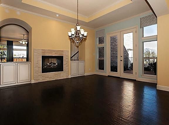 2nd image of 729 Fairfax Ln