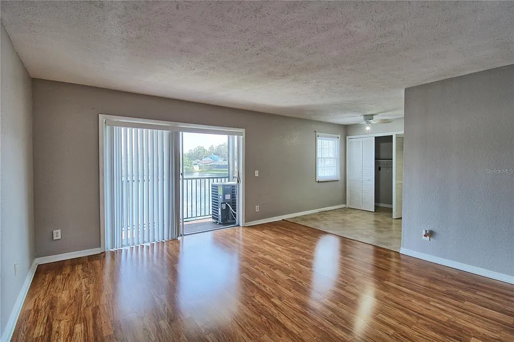 Building Photo - 13760 Orange Sunset Dr #201