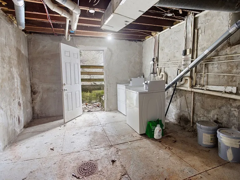 122 E University Ave — Photo 18
