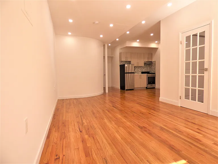 525 E 5th St #1F — Photo 2