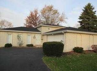 1318 East St, Crete, IL 60417