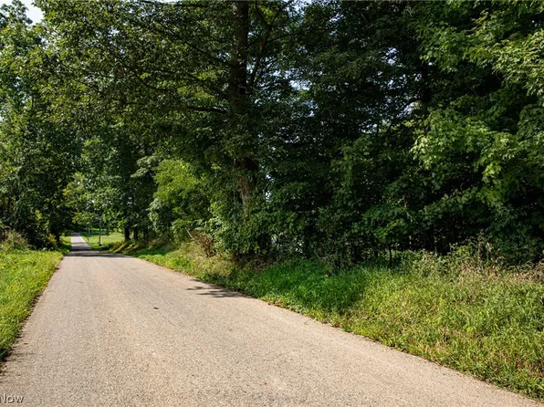 Smith Rd SW, Navarre, OH 44662