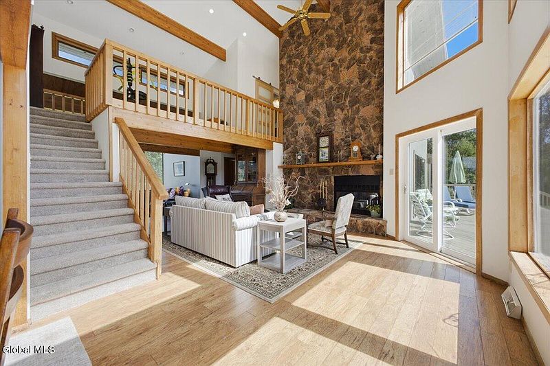 5th image of 2094 Maple Avenue