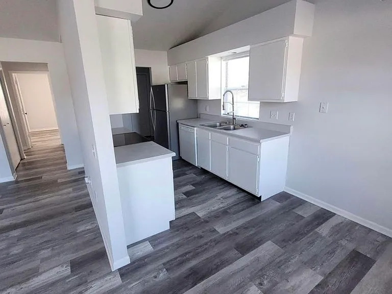 2323 W Osterhout Ave #3 — Photo 5