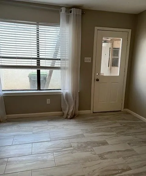 2458 Country Club Dr — Photo 12