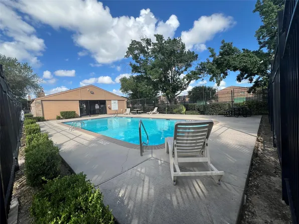 10555 Turtlewood Ct, Houston, TX