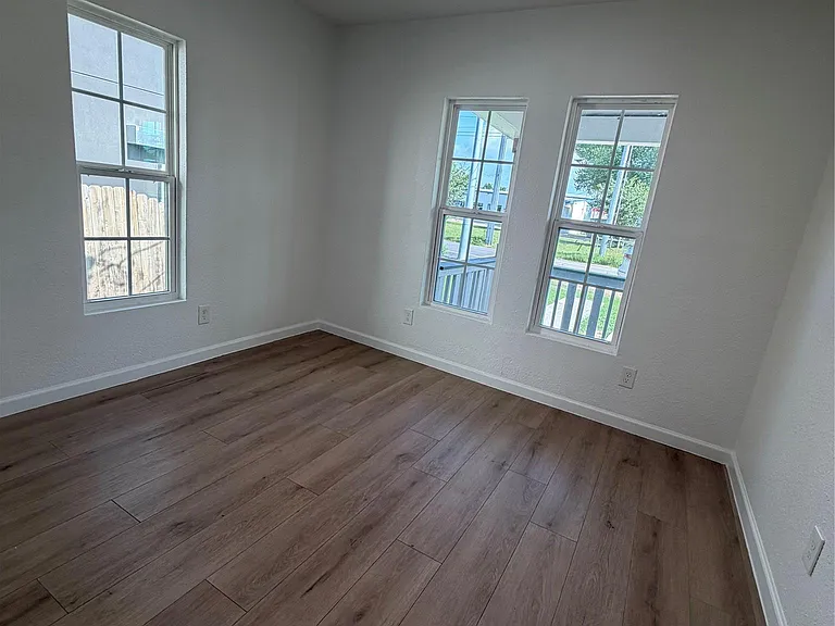 1207 Pine St — Photo 10