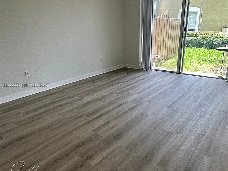 2330 SE 10th St #2330 — Photo 10