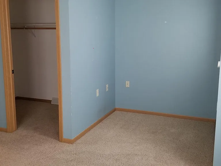 5749 Lexington St — Photo 13