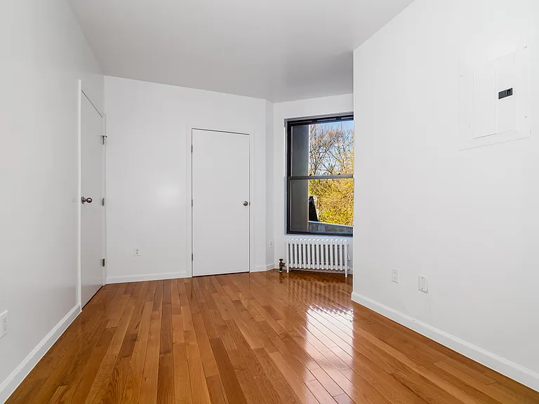 117 Perry St #11 — Photo 4