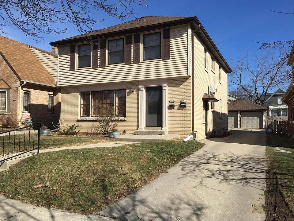 Street View and Side Drive to Garage Parking