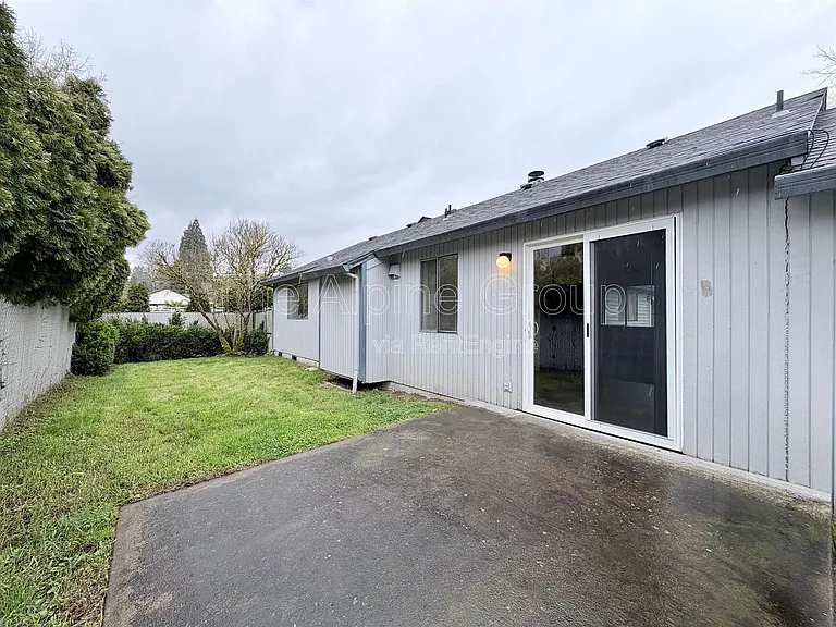 8991 SW Herb Way — Photo 2