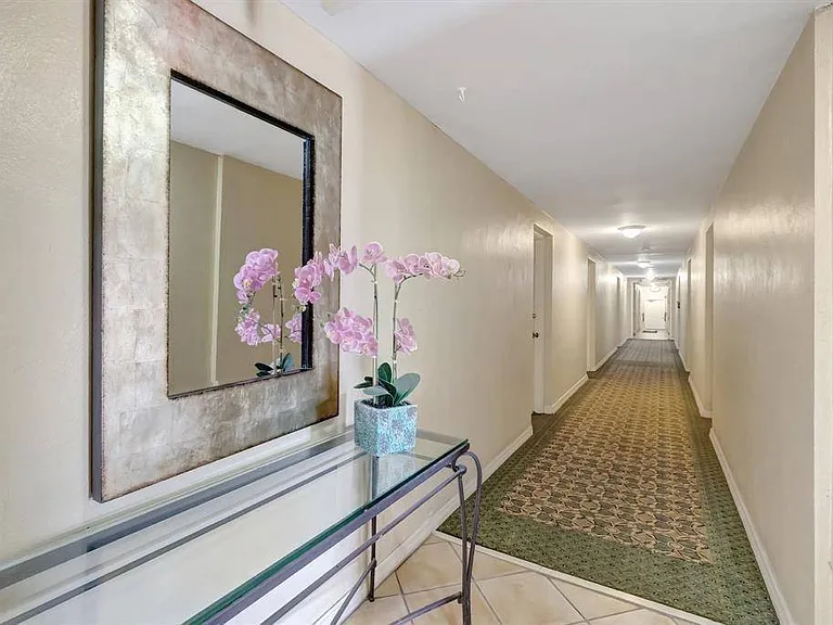 2400 NE 33rd Ave #212 — Photo 7