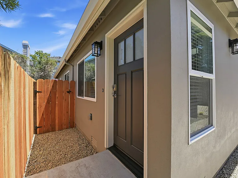 447 Alviso St — Photo 3