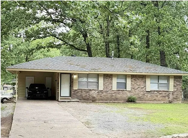 Building Photo - 9 Southern Oaks Dr