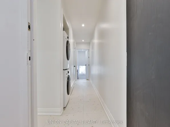612 Gerrard St E #2, Toronto, ON M4M 1Y3