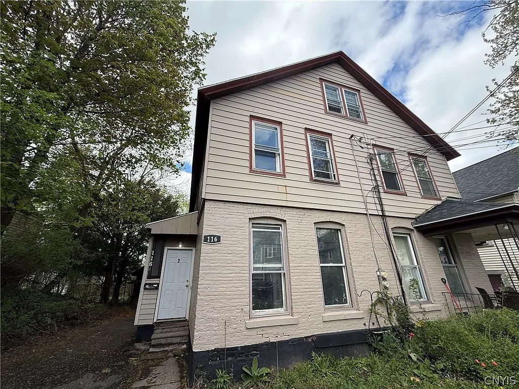 3 bed, 1.0 bath, 1710 sqft, $1,600 — Photo 2