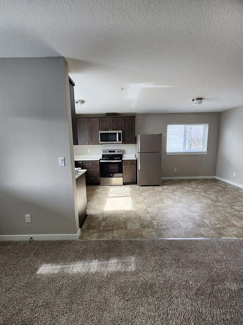 #411 Plymouth Apartments — Photo 1