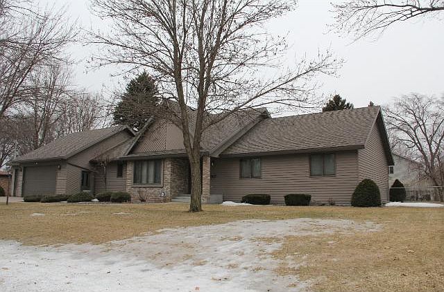 1st image of 825 29th Ave N