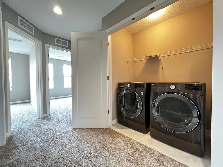 5228 Hampton St NE — Photo 24